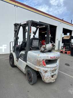 Carretilla elevadora GLP 2004  Nissan MUGL02A35LV (2)