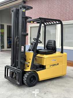 Eléctrico - 3 rodas 2007  CAT Lift Trucks EP20KT (1)