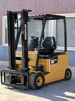 Eléctrico - 4 rodas 2017  CAT Lift Trucks EP20 (1)