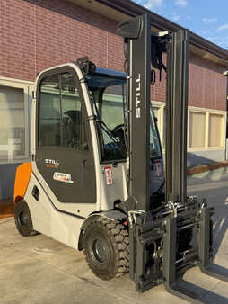 Empilhador diesel 2017  Still RX 70-30 (1)
