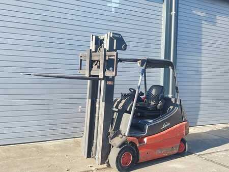 Carrelli elettrici 4 ruote 2004  Linde E25-02 (1)