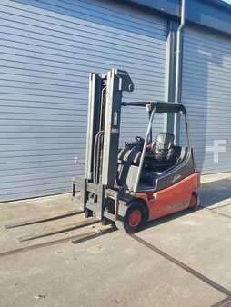 Carrelli elettrici 4 ruote 2004  Linde E25-02 (2)