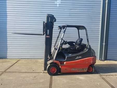 Carrelli elettrici 4 ruote 2004  Linde E25-02 (3)