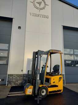 Sähkö - 3 pyör 2009  Jungheinrich EFG110K (1)