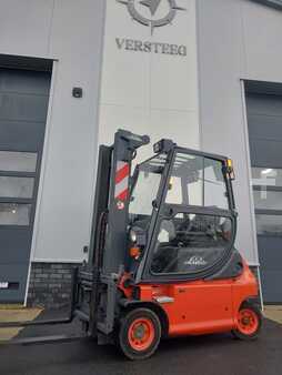 Elektryczne 4-kołowe 2004  Linde E16 (2)