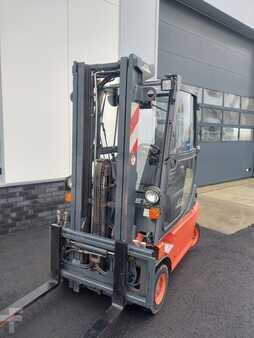 Elektryczne 4-kołowe 2004  Linde E16 (4)