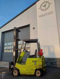 LPG heftrucks - Clark 1.5T (2)