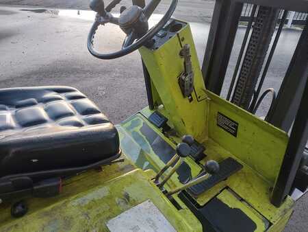 LPG heftrucks - Clark 1.5T (8)