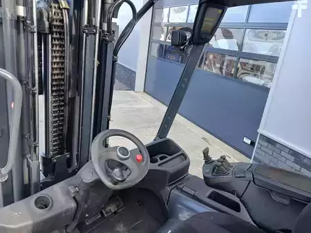 Elektromos 4 kerekű 2014  Linde E50HL-01/600 (12)