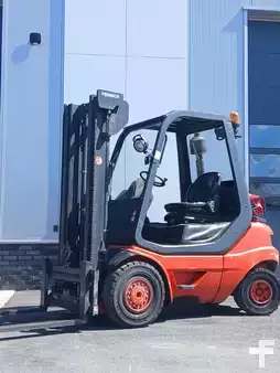 Gázüzemű targoncák 2000  Linde H25T-03 (1)