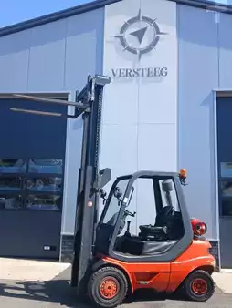 Gázüzemű targoncák 2000  Linde H25T-03 (2)