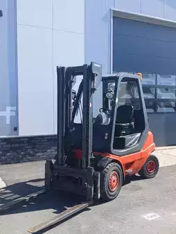 Gázüzemű targoncák 2000  Linde H25T-03 (3)