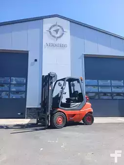 Gázüzemű targoncák 2000  Linde H25T-03 (4)