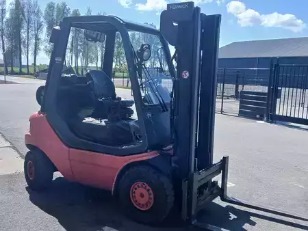 Gázüzemű targoncák 2000  Linde H25T-03 (7)