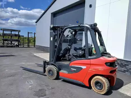 Gázüzemű targoncák 2020  Linde H25T-01 (10)