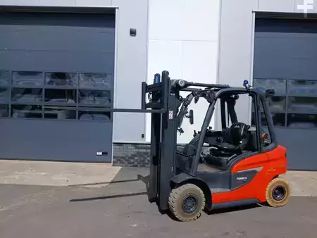 Gázüzemű targoncák 2020  Linde H25T-01 (4)