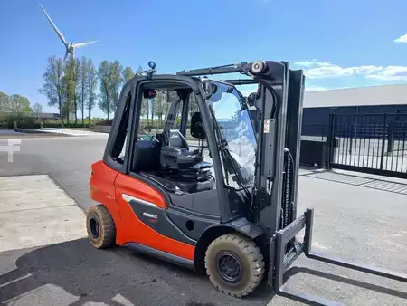 Gázüzemű targoncák 2020  Linde H25T-01 (5)