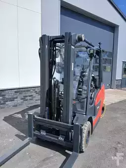 Gázüzemű targoncák 2020  Linde H25T-01 (6)