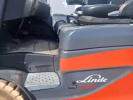 Elektromos 4 kerekű 2020  Linde E25-01 (17)