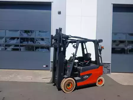 Elektromos 4 kerekű 2020  Linde E25-01 (5)