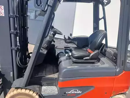 Elektromos 4 kerekű 2020  Linde E25-01 (9)
