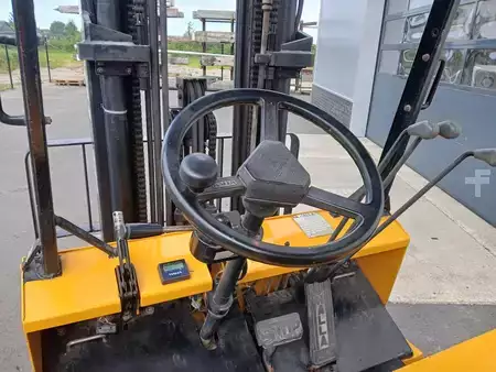 Elektromos 4 kerekű - Linde E25 (12)