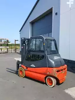 Sähkö - 4 pyör 2002  Linde E30-02 (10)