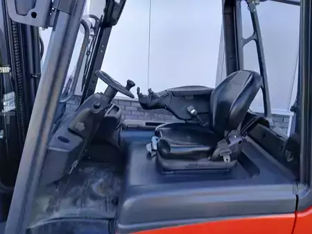 Sähkö - 4 pyör 2015  Linde E30-01 (13)