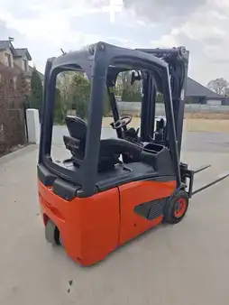 Elektryczne 3-kołowe 2020  Linde e15 (1)