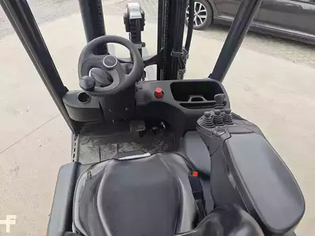 Elektryczne 3-kołowe 2020  Linde e15 (5)