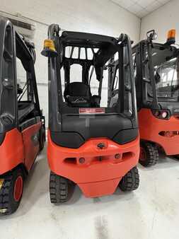 Eléctrica de 4 ruedas 2014  Linde E30L-01 (1)
