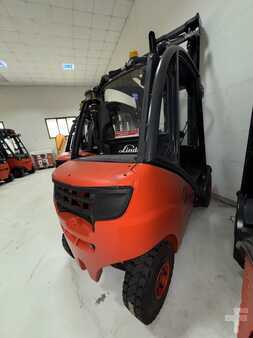 Carretilla elevadora diésel 2015  Linde H25D-02/600 (2)