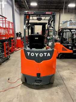 Eléctrica de 4 ruedas 2015  Toyota 7FBCU25  36V (8)