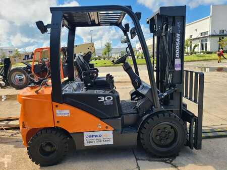 Propane Forklifts 2023  Doosan G30E-7 (3)