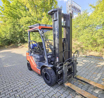 LPG heftrucks 2021  Toyota 02-8FGF25 (4)