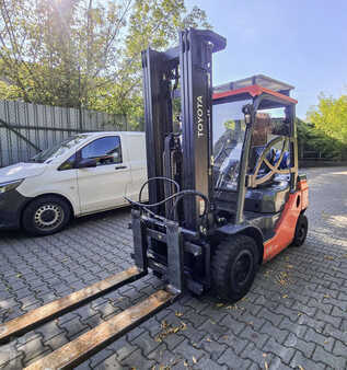 LPG heftrucks 2021  Toyota 02-8FGF25 (1)