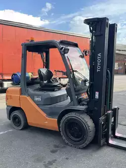 LPG VZV 2015  Toyota 02-8FGJF35 only 2186 hours (1)