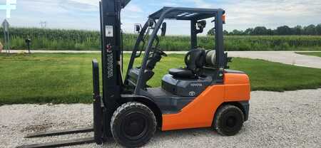 Propane Forklifts 2021  Toyota 8FGU32 (1)