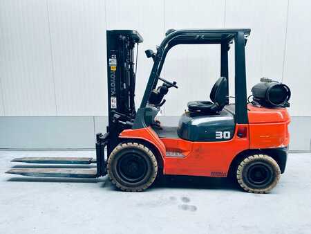LPG VZV 2000  Toyota 02-7 FGF30 (1)