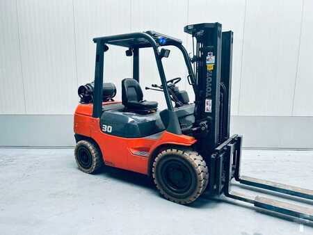 LPG VZV 2000  Toyota 02-7 FGF30 (2)