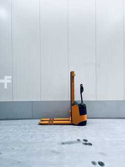 Wózek wysokiego podnoszenia 2001  Still EGV 10 (1)