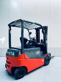 Carrelli elettrici 4 ruote 2013  Toyota 8FBMT25 (3)