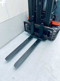 Carrelli elettrici 4 ruote 2013  Toyota 8FBMT25 (7)