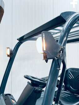 Carrelli elettrici 4 ruote 2013  Toyota 8FBMT25 (9)