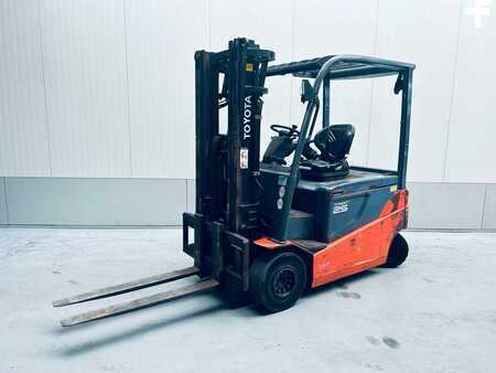 Elektro čtyřkolový VZV 2013  Toyota 8FBMT25 (2)