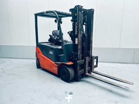 Elektro čtyřkolový VZV 2013  Toyota 8FBMT25 (3)