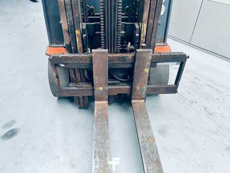 Elektro čtyřkolový VZV 2013  Toyota 8FBMT25 (6)