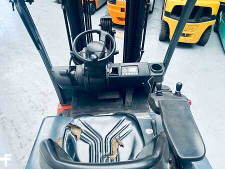 Elektro čtyřkolový VZV 2013  Toyota 8FBMT25 (7)