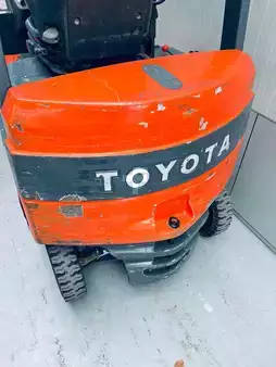 Elektryczne 4-kołowe 2003  Toyota 7 FBMF (10)