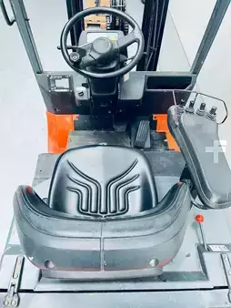 Elektryczne 4-kołowe 2003  Toyota 7 FBMF (11)